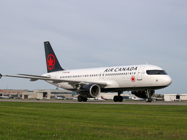 Air Canada A320 taxiing