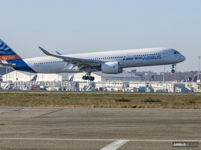 A350-900 flightlab taking off