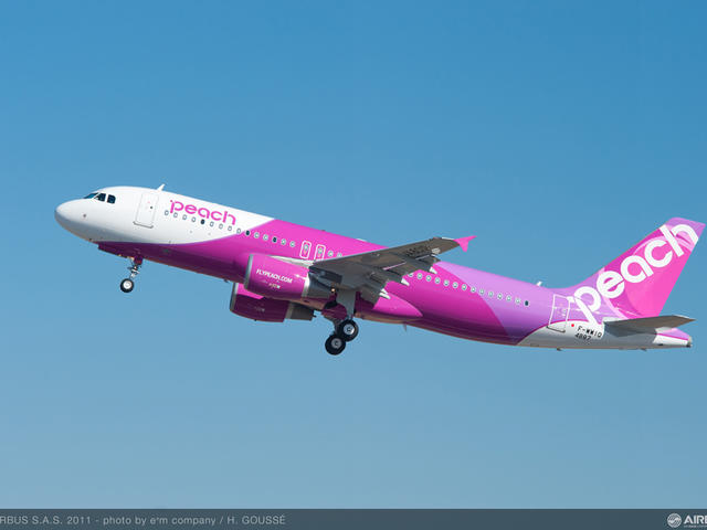 a320 peach taking off