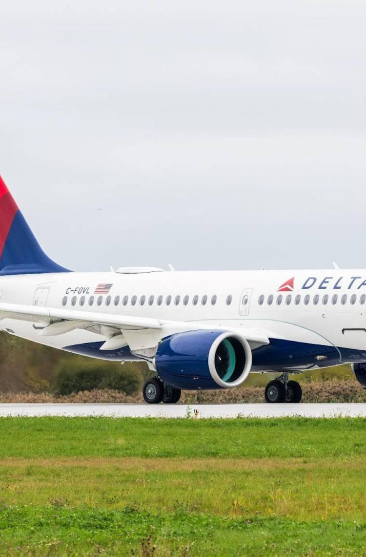 Delta A220 lining up Delta A220 lining up