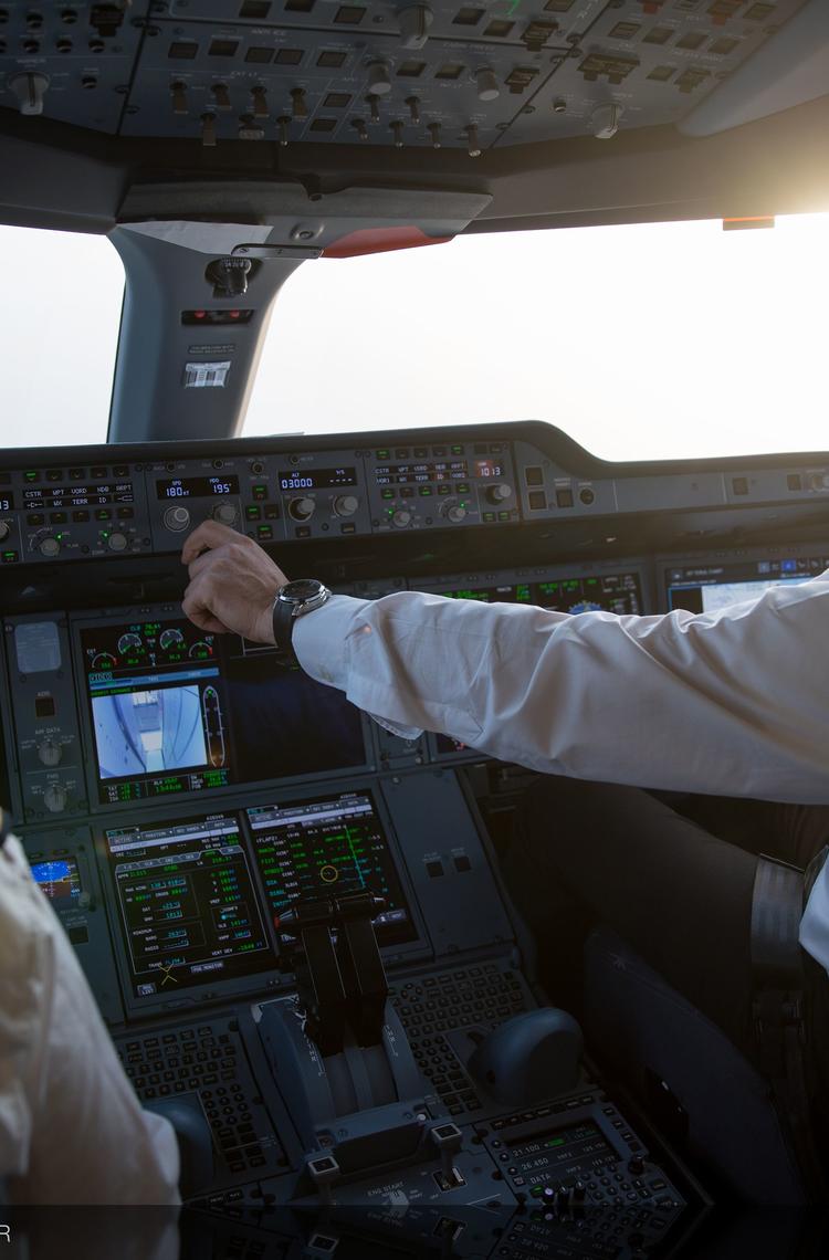 A350-1000 cockpit with pilots