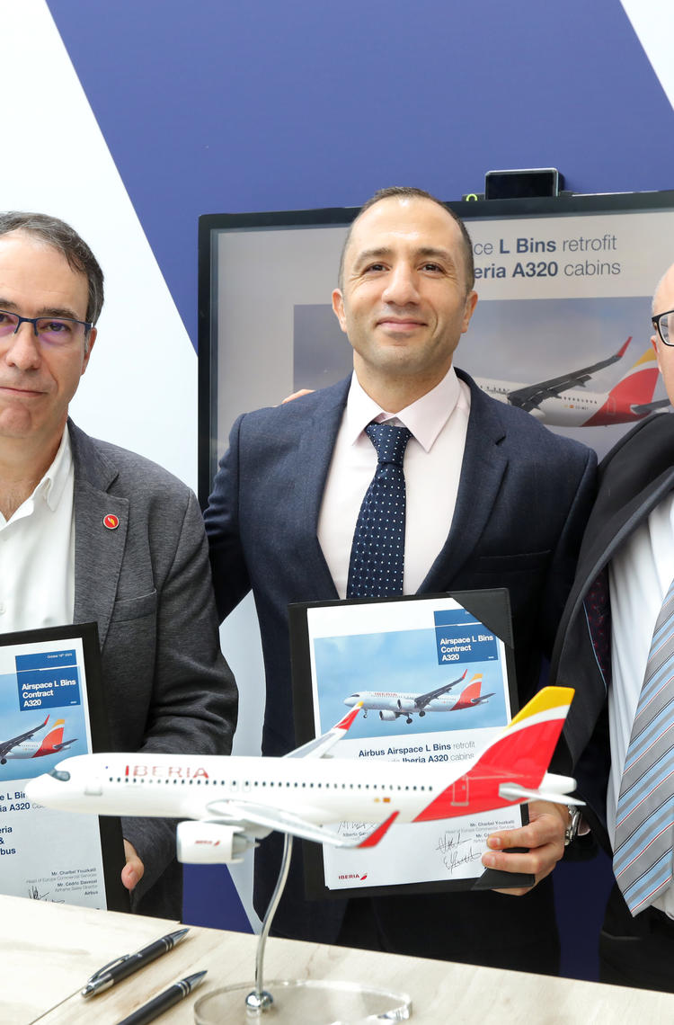 Iberia L Bins A320 signature ceremony Iberia L Bins A320 signature ceremony