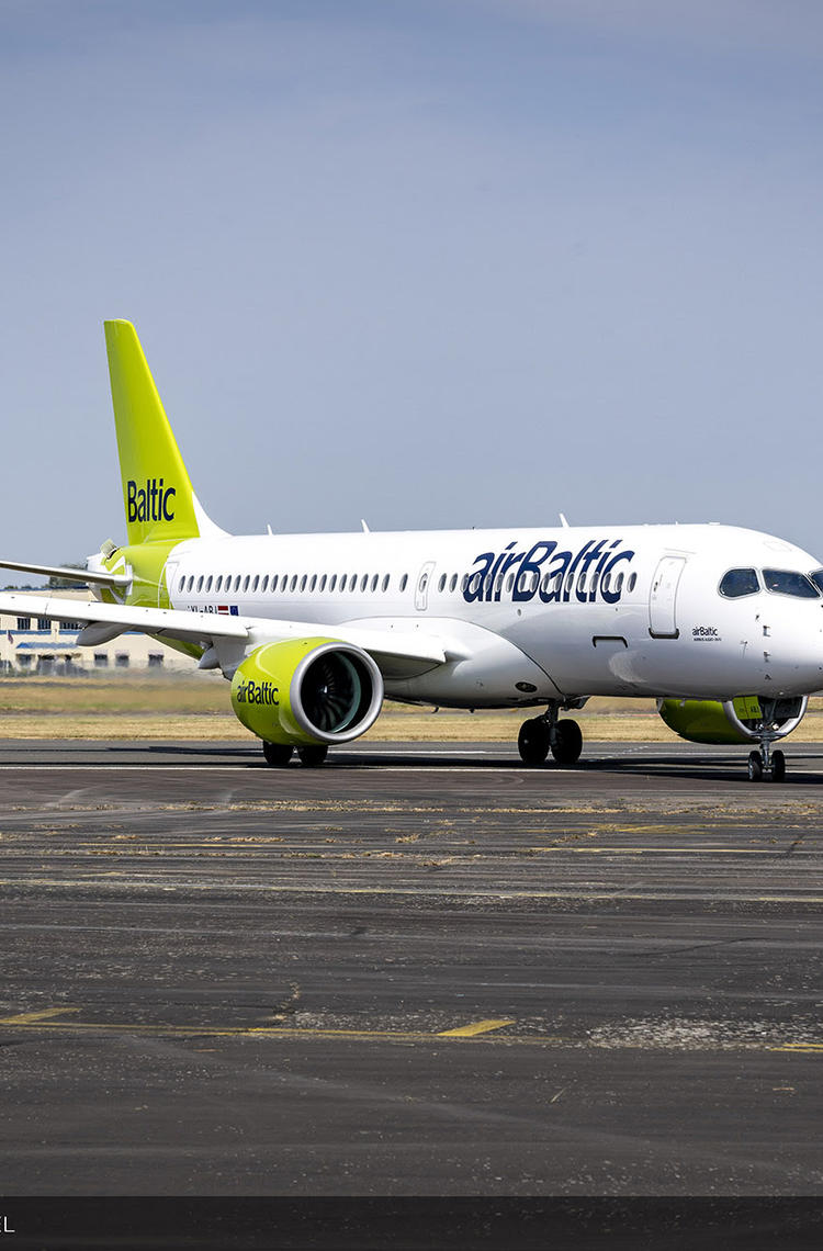 Air Baltic A220 taxiing