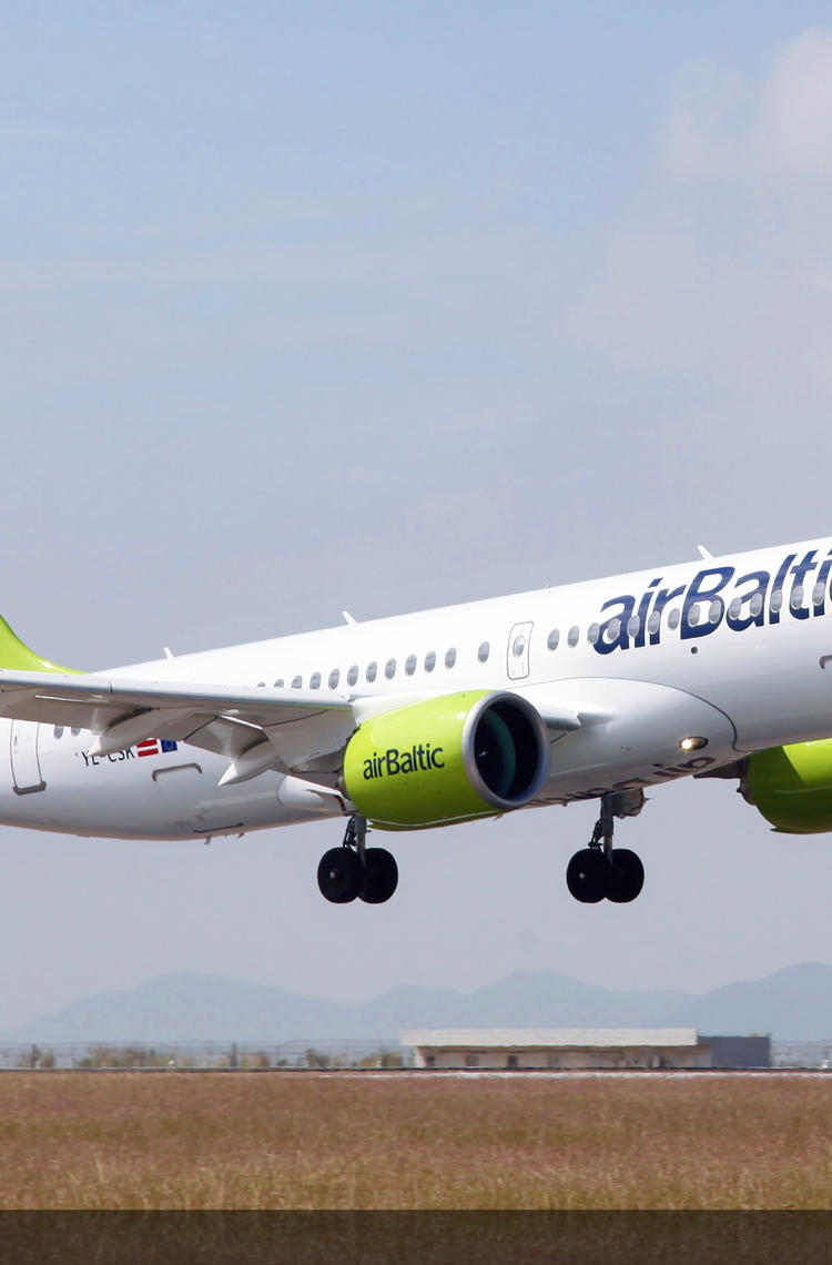 A220-300 airBaltic landing