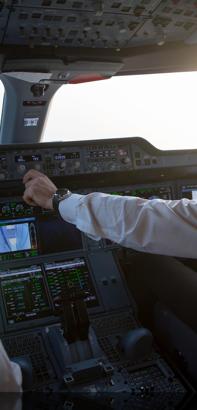 A350-1000 cockpit with pilots
