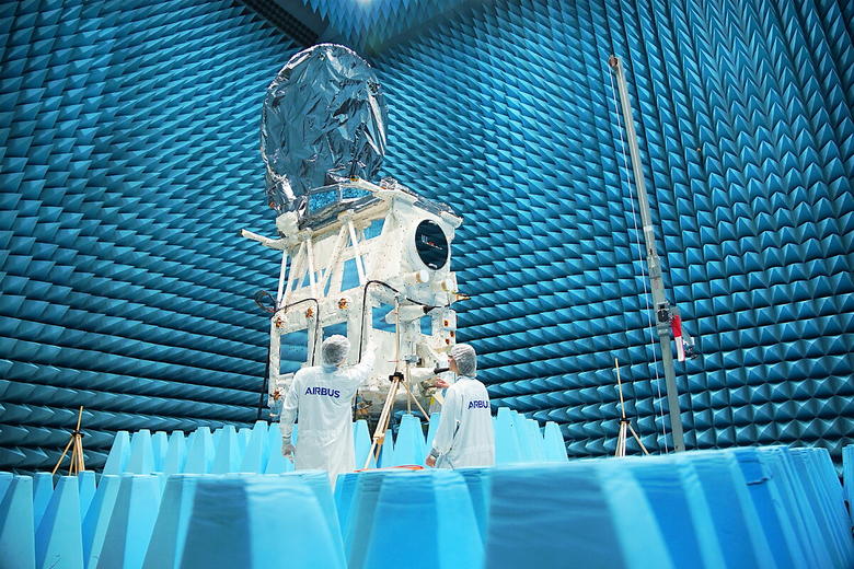 Electromagnetic test proceed on satellite