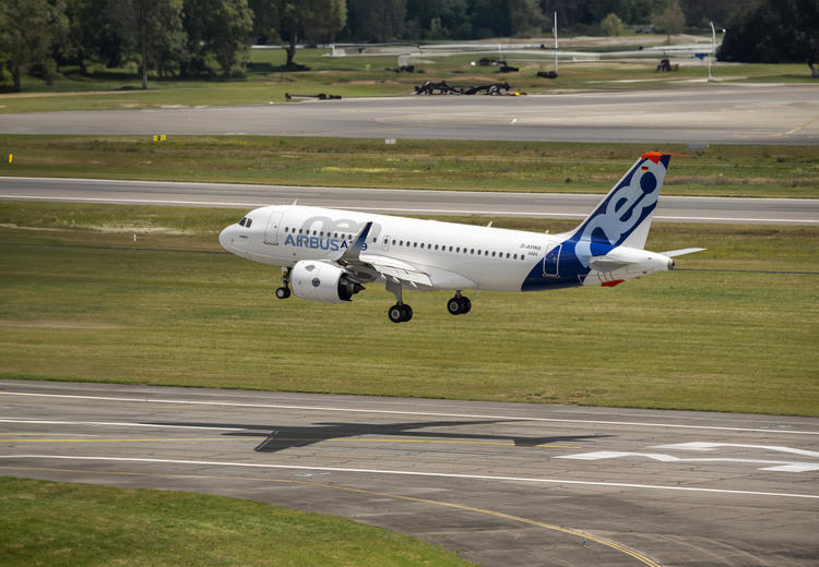A319neo landing
